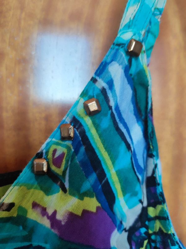 Vestido de tirantes en azules y lilas talla L