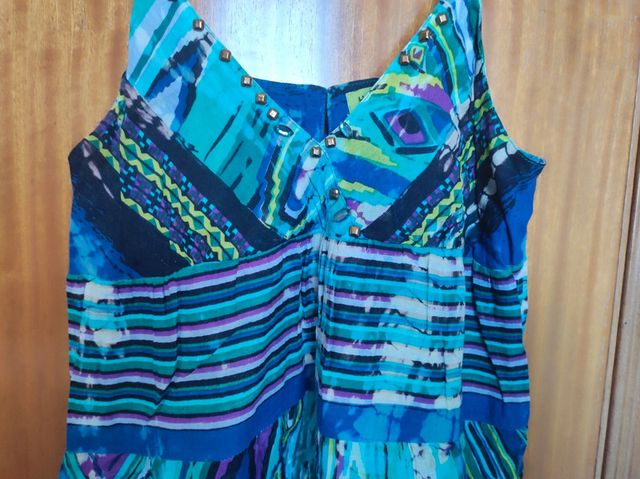 Vestido de tirantes en azules y lilas talla L