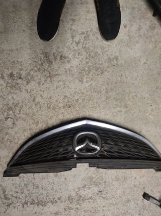 Rejilla delantera Mazda 6 2004