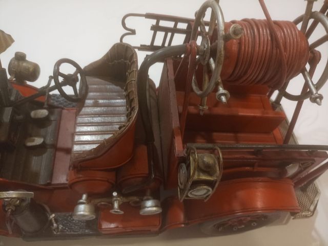 Camión de bomberos de metal