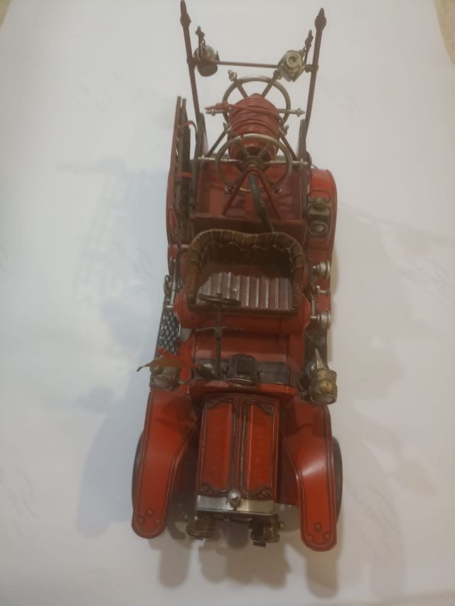 Camión de bomberos de metal