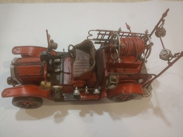 Camión de bomberos de metal