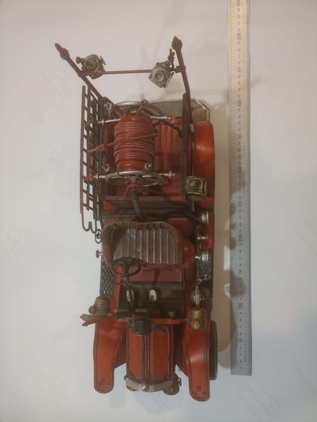 Camión de bomberos de metal