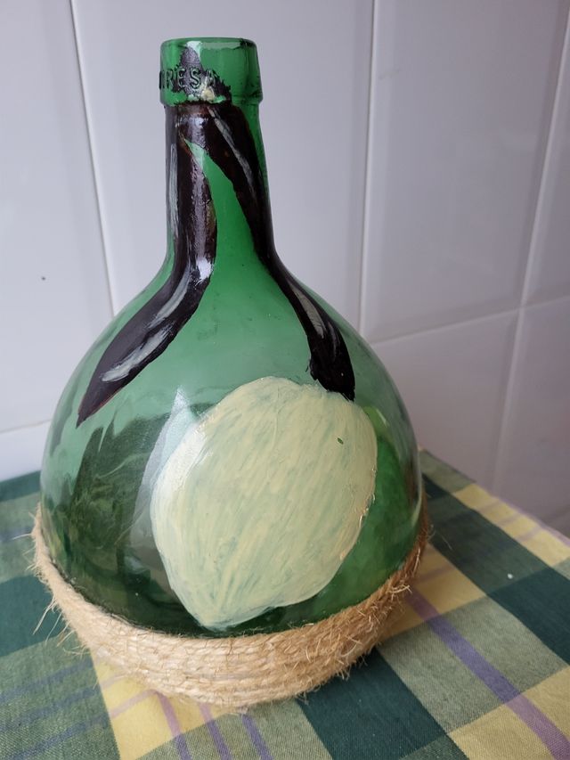 garrafa decorativa verde pintada a mano