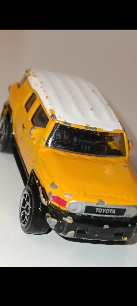 *TOYOTA FJ 1/64 MAJORETTE