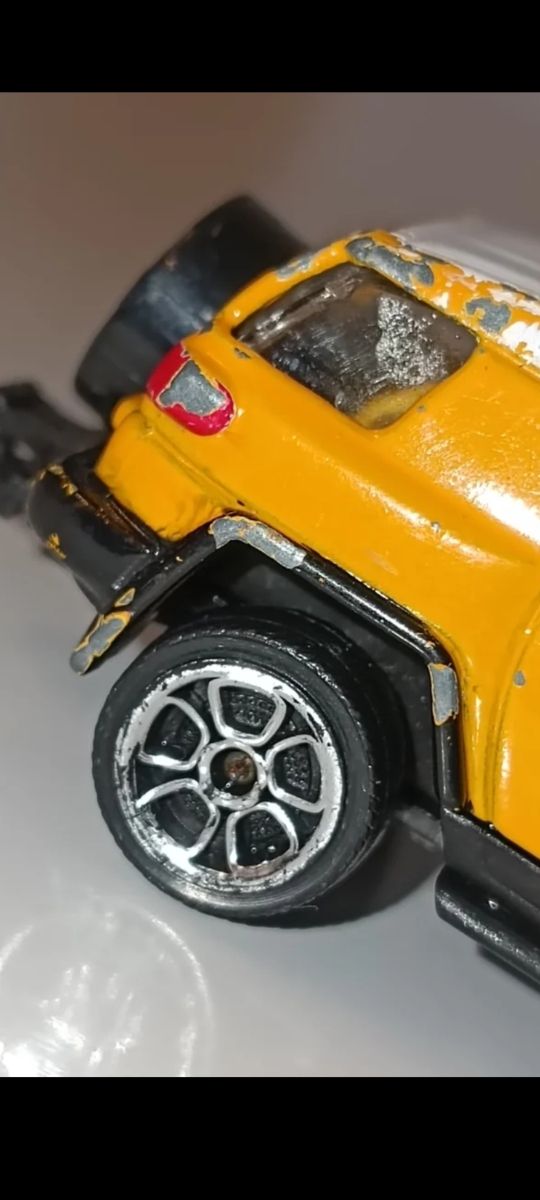 *TOYOTA FJ 1/64 MAJORETTE