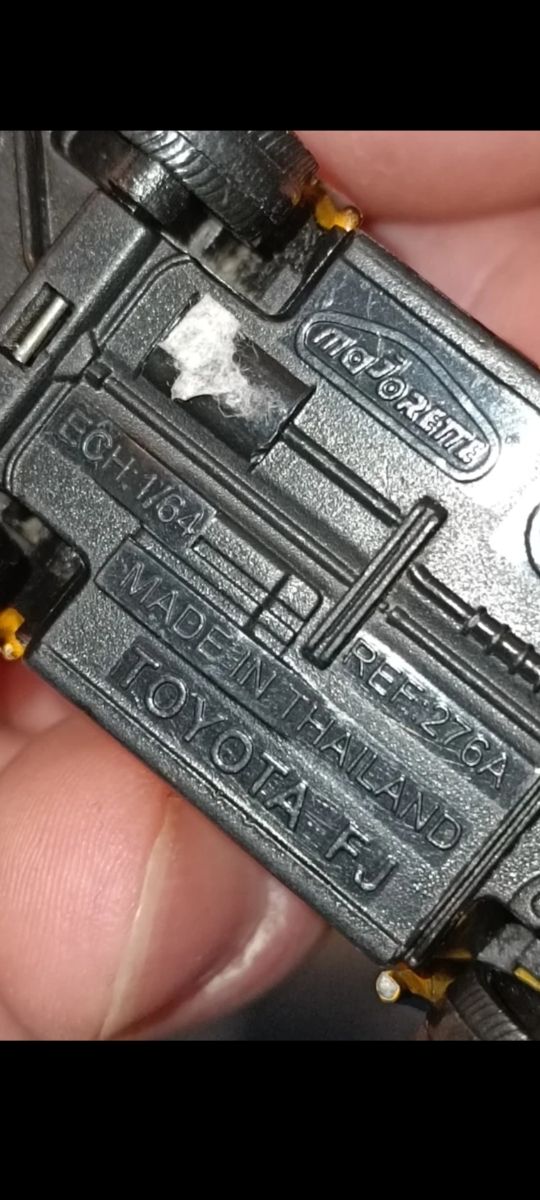 *TOYOTA FJ 1/64 MAJORETTE