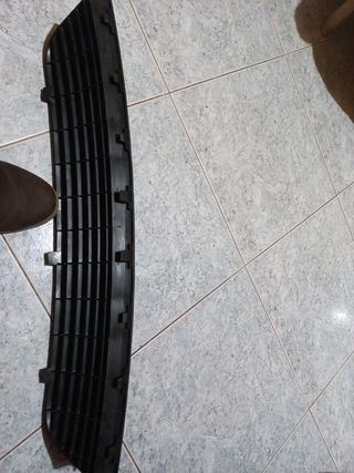 Parrilla Bumper delant. Fiat Grand Punto