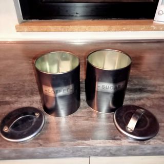 3 barattoli in porcellana + 2 in latta