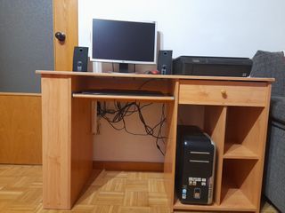 Mesa de ordenador, En muyyy buen estado
