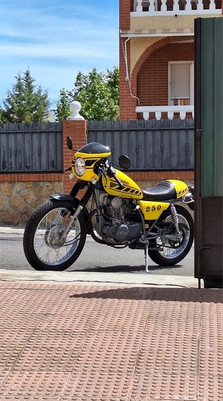 YAMAHA SR CAFE RACER