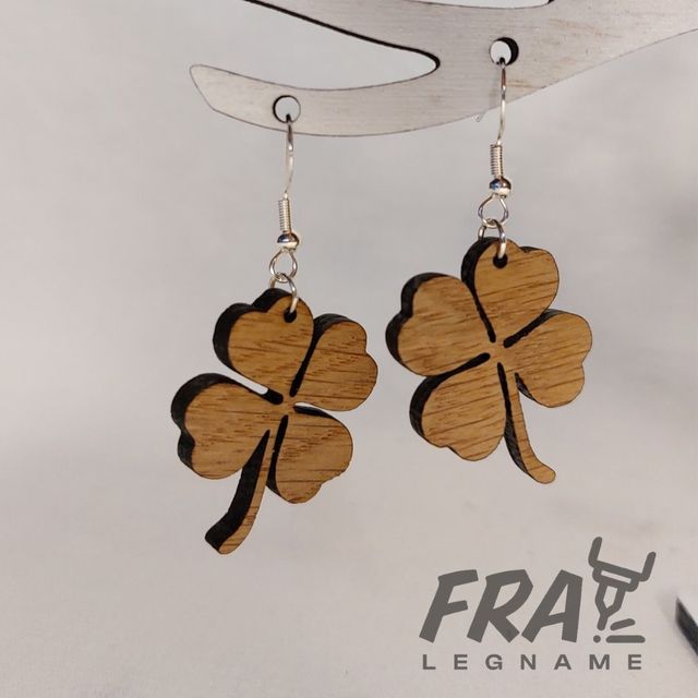 Orecchini quadrifoglio in legno