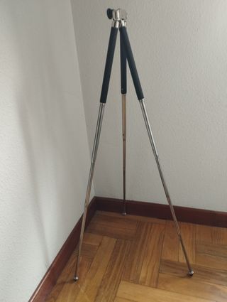 Trípode antiguo de fotos