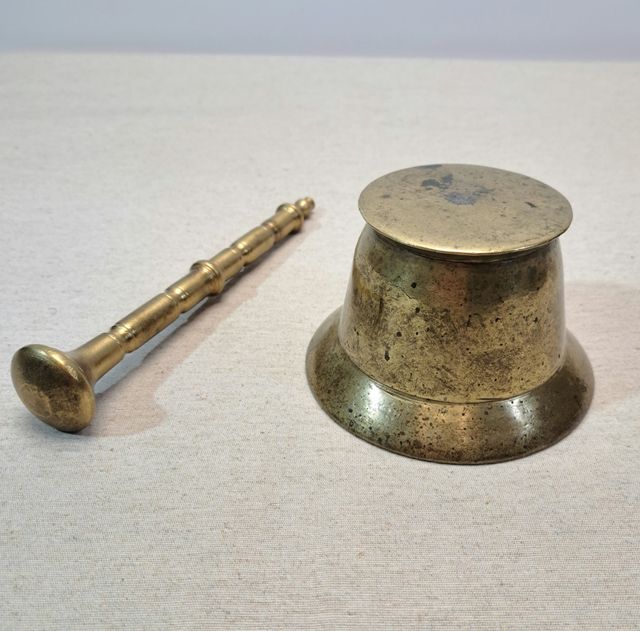 Mortero o almirez de bronce. S.XIX