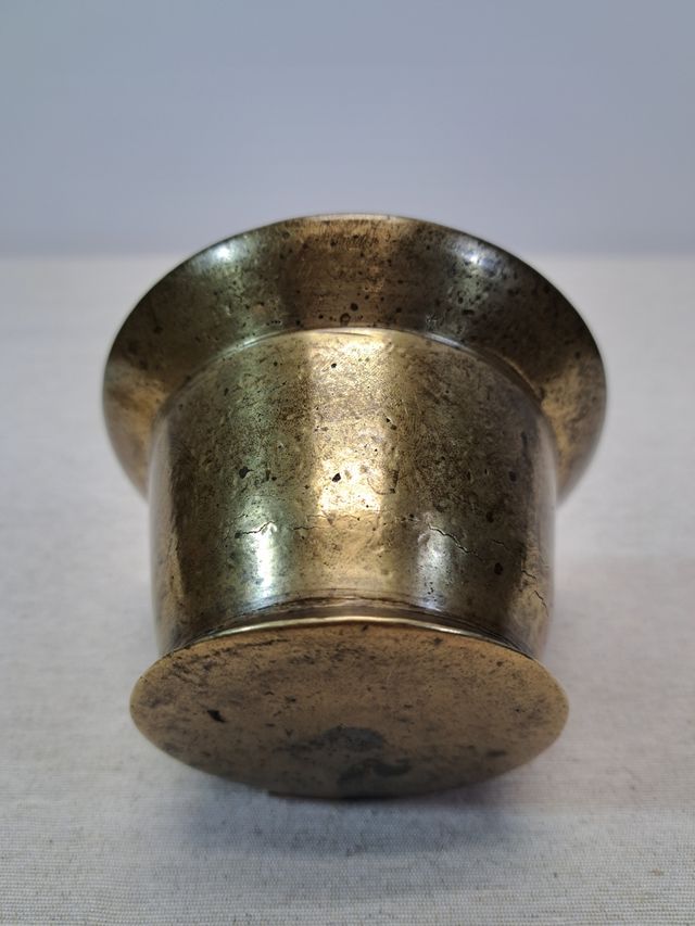 Mortero o almirez de bronce. S.XIX