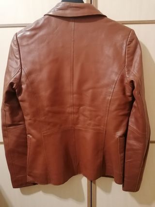 Americana piel marrón