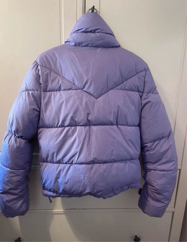 Plumífero lavanda del Bershka