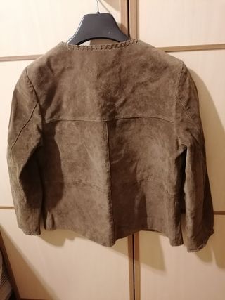 Chaquetilla de ante marrón