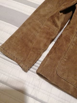 Chaquetilla de ante marrón