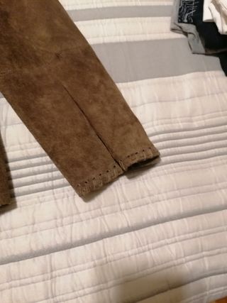 Chaquetilla de ante marrón
