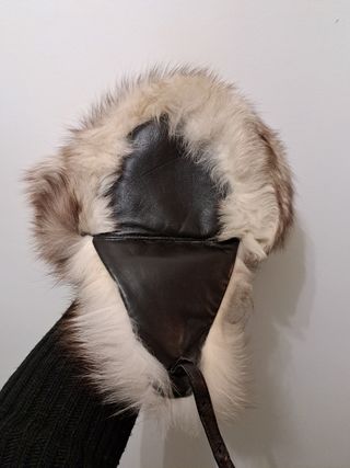 Gorro de zorro gris
