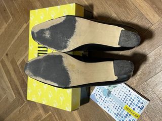 tacones negros