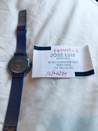 Reloj de la marca Guess con  su garantia