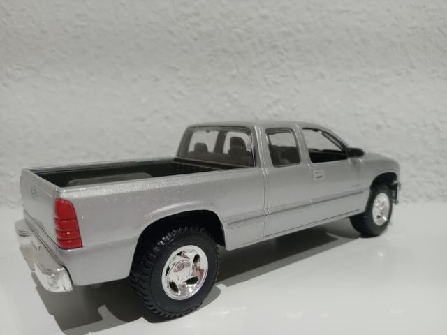 Chevrolet Silverado escala 1/27