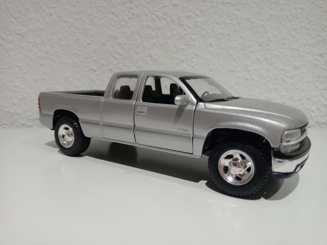 Chevrolet Silverado escala 1/27