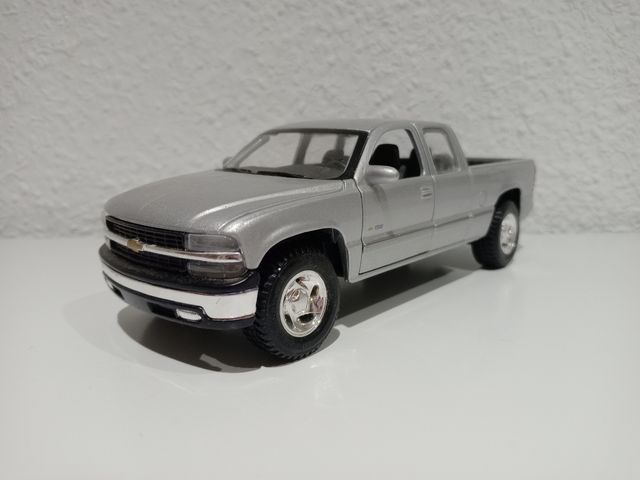 Chevrolet Silverado escala 1/27