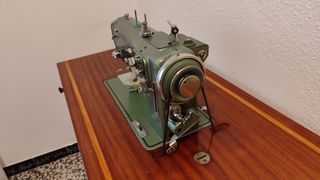 Máquina de coser antigua Refrey