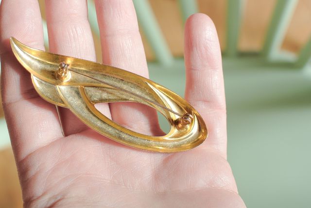 Spilla dorata vintage art decò