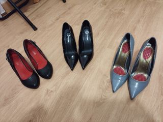 Zapatos negros y grises