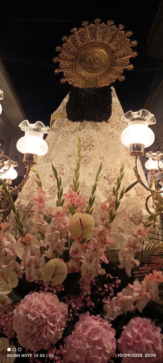 Confección,bordado de mantos para virgen