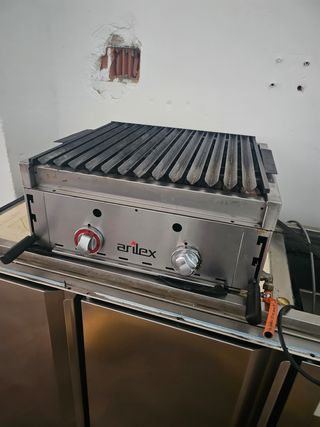 631213000 deja wasap plancha Barbacoa piedras