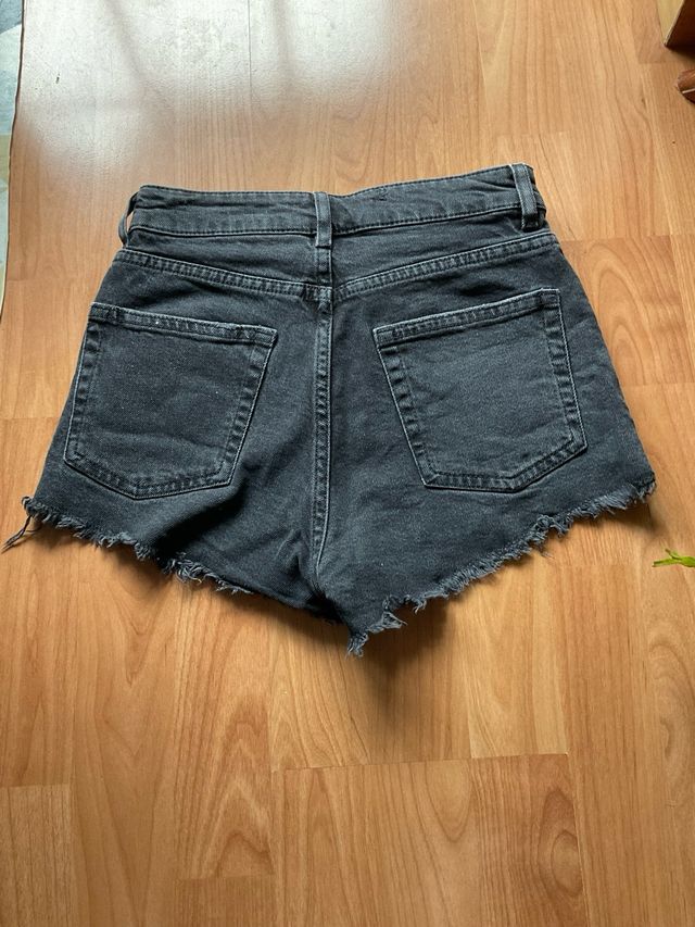 Pantalon vaquero negro corto