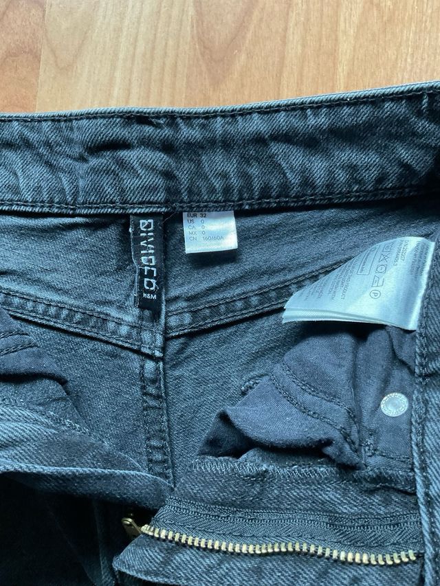 Pantalon vaquero negro corto