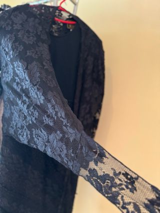 GRAN BLUSA ABIERTA CON LAZADA DE ENCAJE