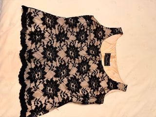 GRAN BLUSA ABIERTA CON LAZADA DE ENCAJE