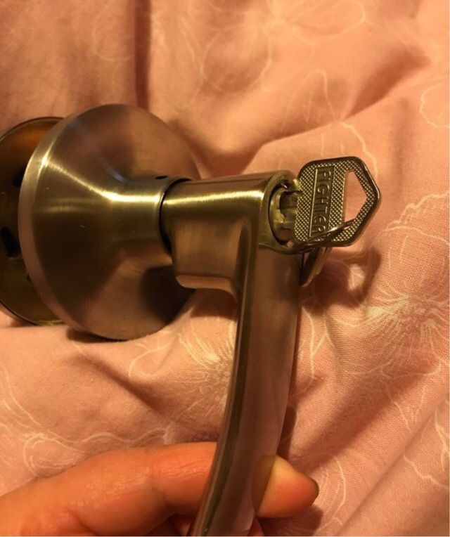 Tirador de puerta nuevo con cerradura