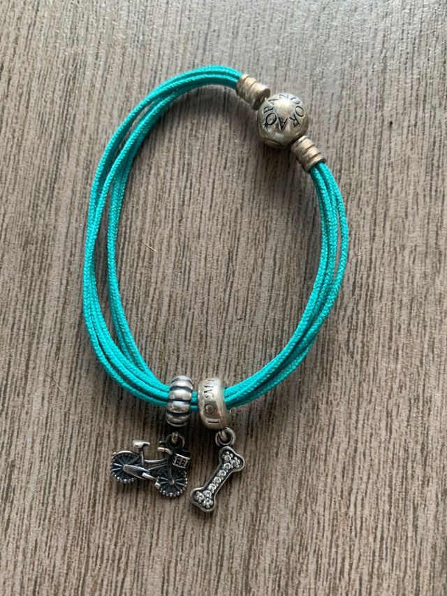 pulsera pandora verde con dos charms