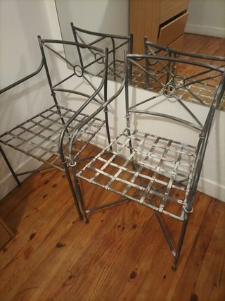 dos sillas de jardín