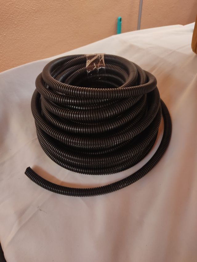 Rollo 12 m de tubo corrugado 15mm