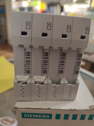 Interruptor automático 3P N 20A