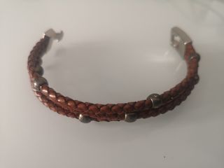 Pulsera de cuero y acero hecha a mano trenzada