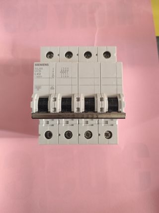 Interruptor automático 3P N 40A