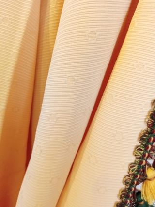 Cortinas de 2 Patas en color Amarillo