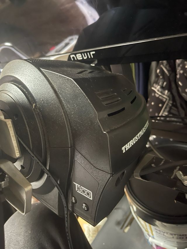 Thrustmaster T300 usate per 230 EUR su Collado Mediano su WALLAPOP