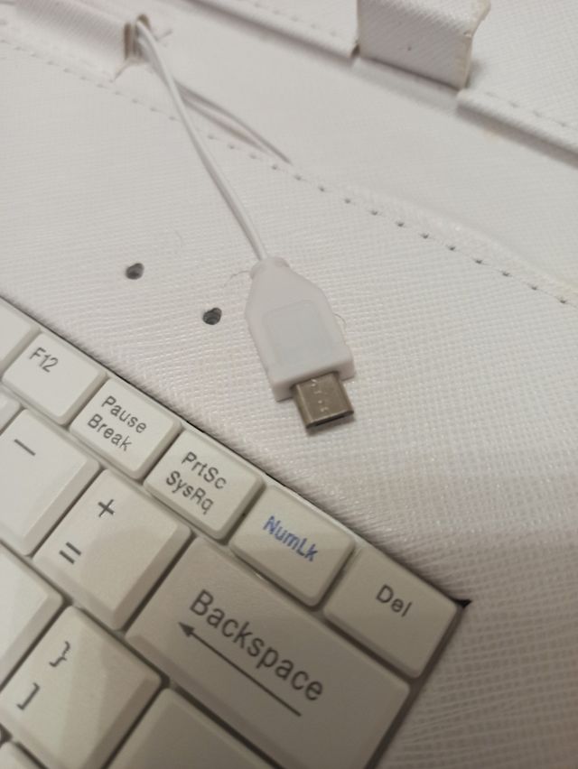 Funda con teclado para tablet