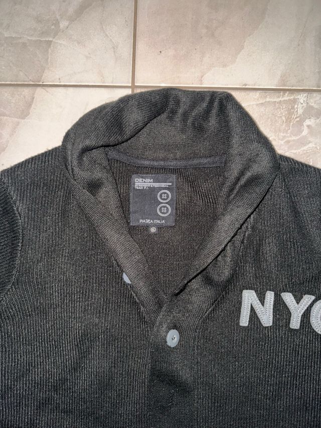 maglia cardigan con bottoni